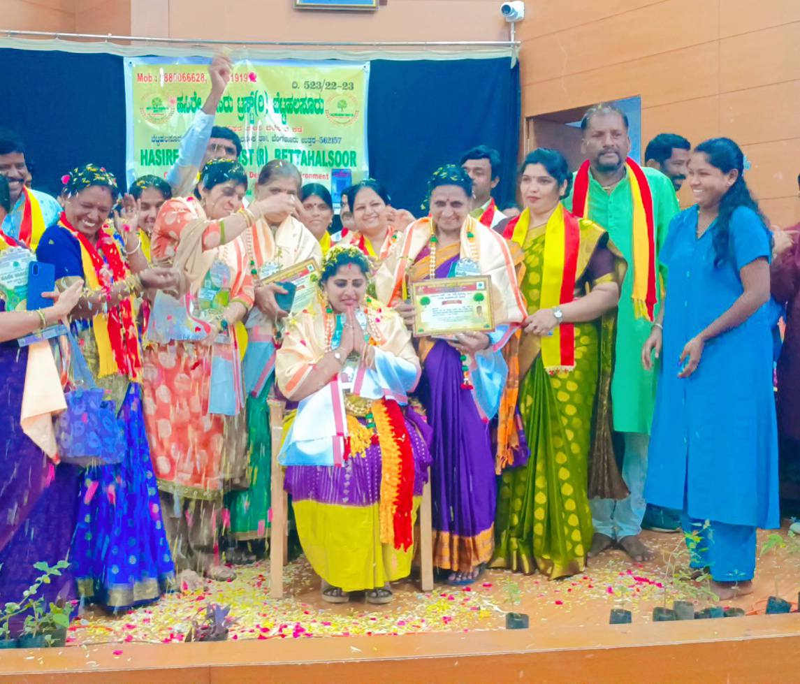 Bhagat Singh and Lal Bahadur Shastri Birthday Celebration - Kavigoshti by Lata Kundaragi at Kannada Sahitya Parishat Chamarajpet Karnataka